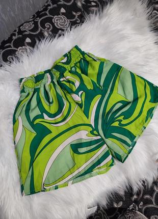 Яркие шорты на высокой талии от boohoo