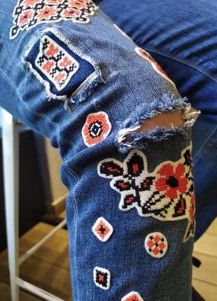 Оригінальні джинси бойфренди з українською вишивкою2 фото