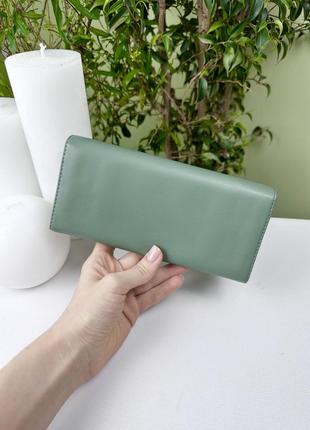 Жіночий класичний гаманець з екошкіри на магнітах з фемуаром зелений3 фото