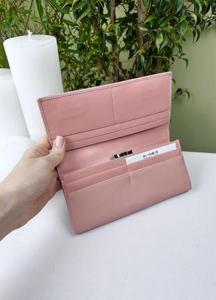 Жіночий класичний гаманець з екошкіри на магнітах з фемуаром рожевий3 фото