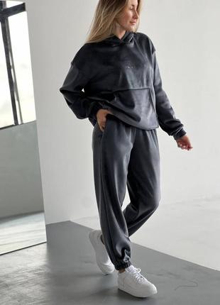 Теплый велюровый спортивный костюм свободного кроя худи с капюшоном карманом кенгуру надписью брюки джоггеры с высокой посадкой на резинке