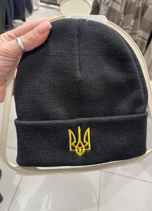 Шапка з гербом нова