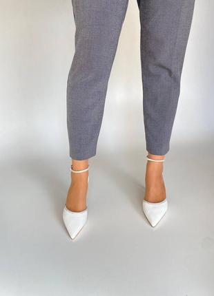 Туфли женские нарядные на шпильке с брошью ремешком3 фото