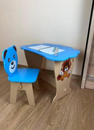 Стол и стул детский из дерева. для учебы, рисования, игры. стол с ящиком и стульчик. крышка облачко голубая5 фото