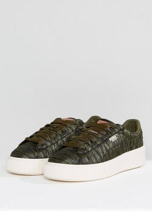 Кроссовки puma metallic print basket platform trainers in khaki