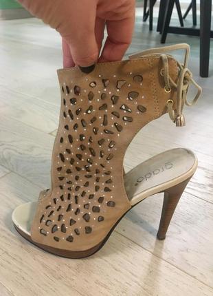 Замшеві босоніжки