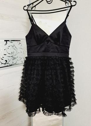 Маленькое черное платье с пышной юбкой3 фото