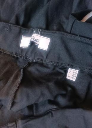 Женские повседневные брюки в полоску на черном tchibo, размеры наши 50-52 44/46 евро в идеале7 фото
