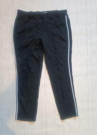 Женские повседневные брюки в полоску на черном tchibo, размеры наши 50-52 44/46 евро в идеале6 фото