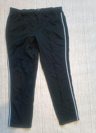 Жіночі повсякденні брюки в смужку на чорному tchibo, розміри наші 50-52 44/46 евро в ідеалі10 фото