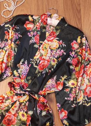 Новый атласный халат женский черный в цветочный принт3 фото