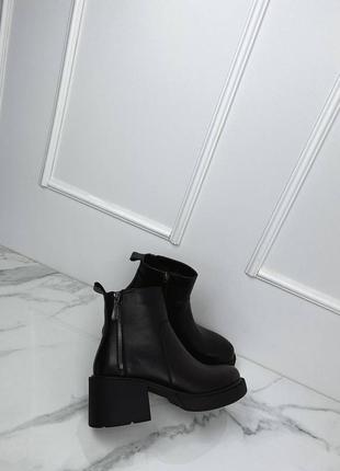 Зимние женские черные ботинки из натуральной кожи
