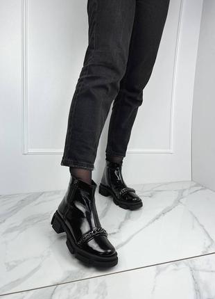 Крутые зимние женские ботинки из наплака черные4 фото