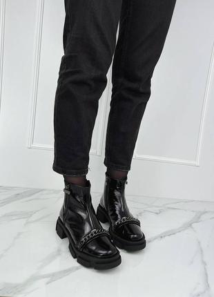 Женские зимние черные ботинки из натуральной кожи наплака9 фото