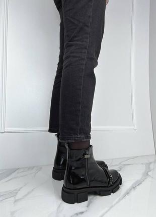 Женские зимние черные ботинки из натуральной кожи наплака7 фото