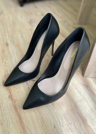 Кожаные черние туфли /лодочки