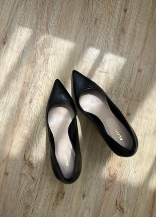 Кожаные черние туфли /лодочки