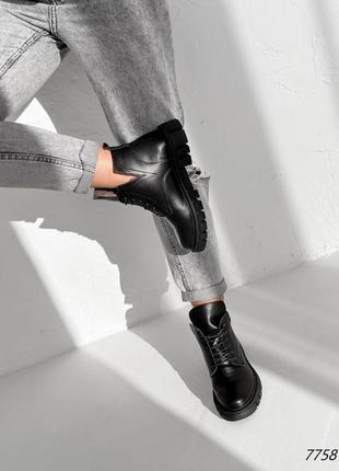 Чорні натуральні шкіряні зимові короткі низькі черевики на шнурках шнурівці шкіра зима9 фото