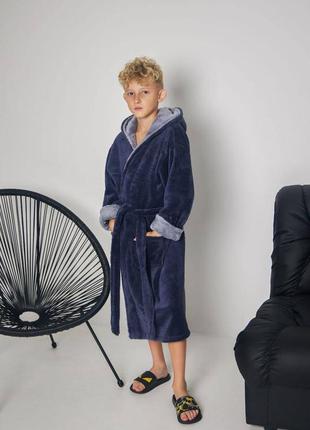 Дитячий довгий махровий халат для хлопчика з капюшоном та кишенями графіт з сірим
