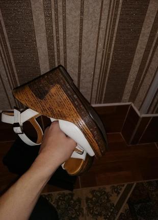 Продам новые кожаные босоножки5 фото