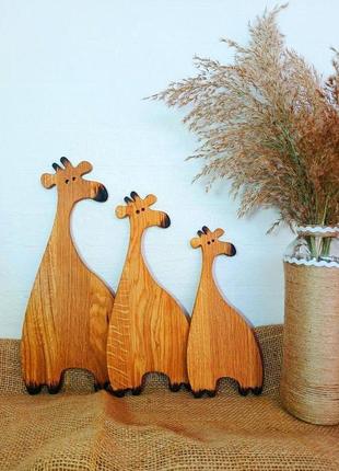 Статуетки з дерева три жирафи.