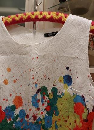 Ьіле оригінальне.фактурне плаття  л. 3