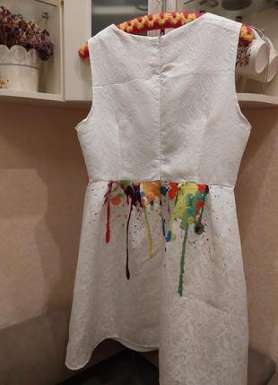 Ьіле оригінальне.фактурне плаття  л. 4
