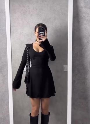 Черное трендовое платье на завязках