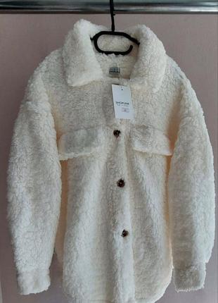 Удлиненная рубашка тедди шубка свободного кроя теплая рубашка курточка из меха овчина баранец куртка кофта бежевая белая стильная трендовая