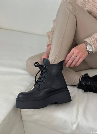 Чорні шкіряні зимові черевики