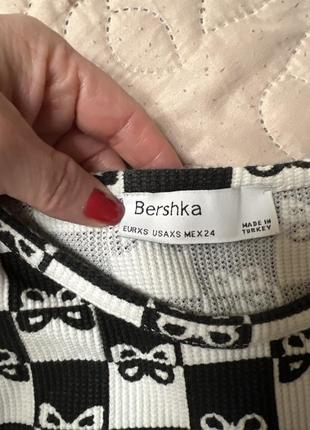 Топ bershka классный стильный трендовый xaz355525bjve m черный с белым5 фото