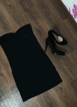 Черное бандажное платье