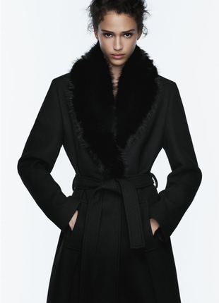 Шикарное длинное шерстяное пальто с меховым воротником1 фото