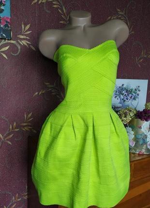 Салатовое бандажное платье с открытыми плечами от new look1 фото