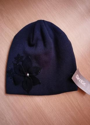 Синяя шапка от бренда arctic