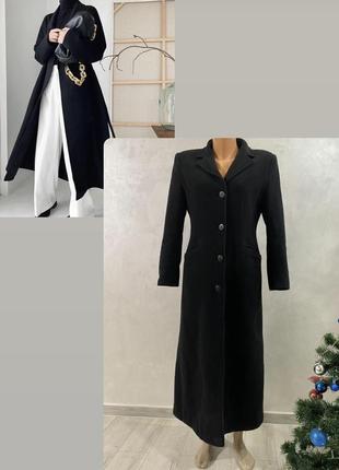 Класичне чорне пальто
