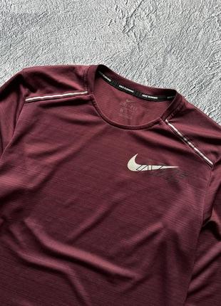 Дуже крута, рефлективна, оригінальна спортивна кофта nike running miler3 фото