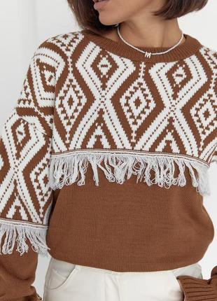 Женский свитер с бахромой5 фото