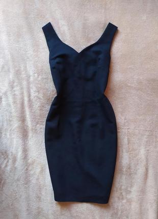 Базовое черное платье с интересным вырезом сзади на молнии1 фото