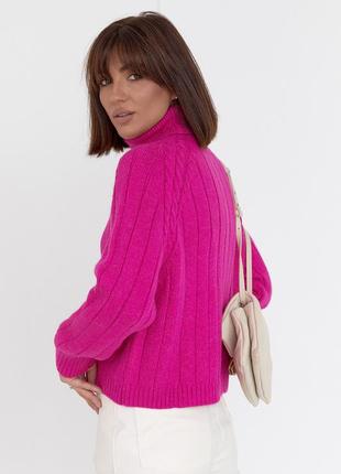 Женский розовый свитер под горло6 фото