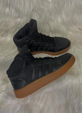 Жіночі кросівки adidas на флісі5 фото
