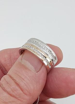 Кольцо серебряное с фианитами и золотой напайкой 925/375 пробы арт. 04308