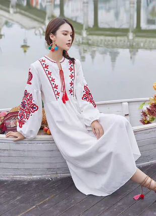 Сукня міді з вишивкою