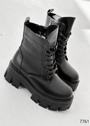 Трендовые черные ботинки берцы женские зимние на массивной высокой подошве кожаные/натуральная кожа10 фото