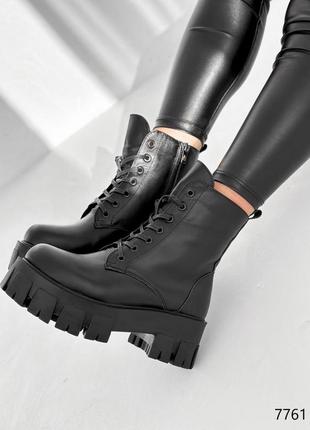 Трендовые черные ботинки берцы женские зимние на массивной высокой подошве кожаные/натуральная кожа9 фото