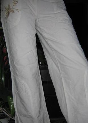 Летние белые женские брюки с  вышивками  б/у размер .46-484 фото