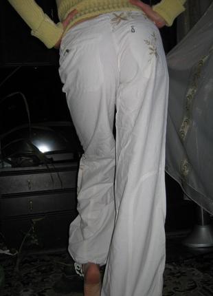 Летние белые женские брюки с  вышивками  б/у размер .46-486 фото