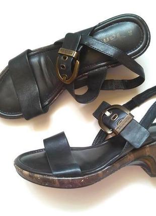 Tamaris добротные кожаные босоножки на каблуку сандали кожа рр 39-39,56 фото
