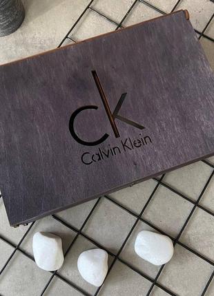 Подарочный мужской набор calvin klein кожаный ремень и кожаный кошелек в подарочной упаковке4 фото