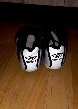Бутсы, копочки, сороконожки кроссовки для футбола umbro calcio2 фото